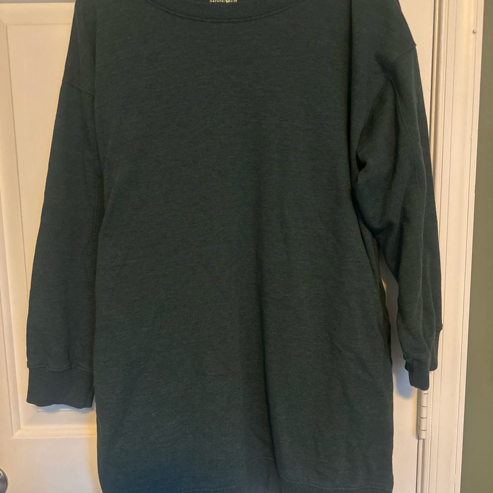NATURAL LIFE Long Sleeve Sweatshirt Dress in Dark Green